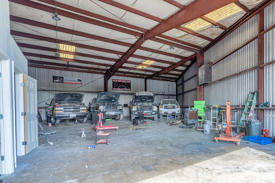 More Photos Of 130 Mitchell Rd, Houston Warehouse For Lease