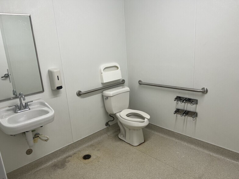 More Photos Of 6232 Mission St, Daly City Freestanding For Lease