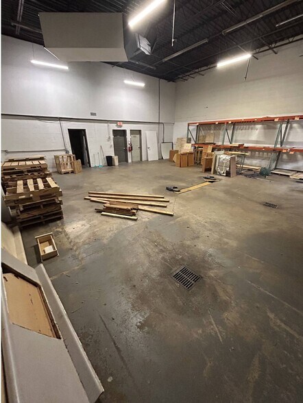 More Photos Of 2290-2292 Industrial Hwy, York Storefront Retail Office For Lease