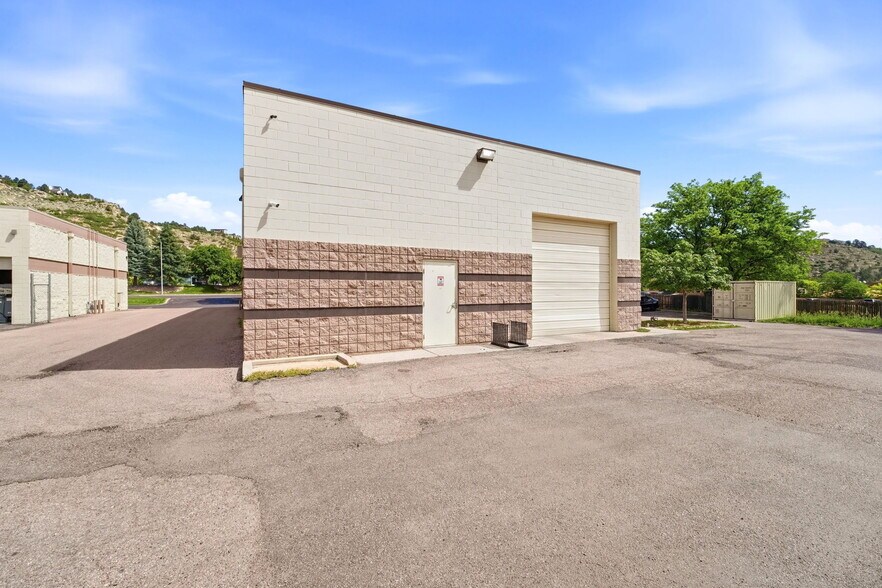 More Photos Of 949 Elkton Dr, Colorado Springs Warehouse For Lease