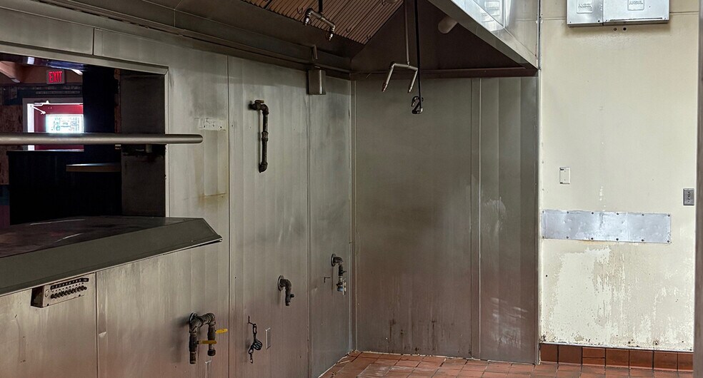 More Photos Of 3851 N Blackstone Ave, Fresno Restaurant For Sale