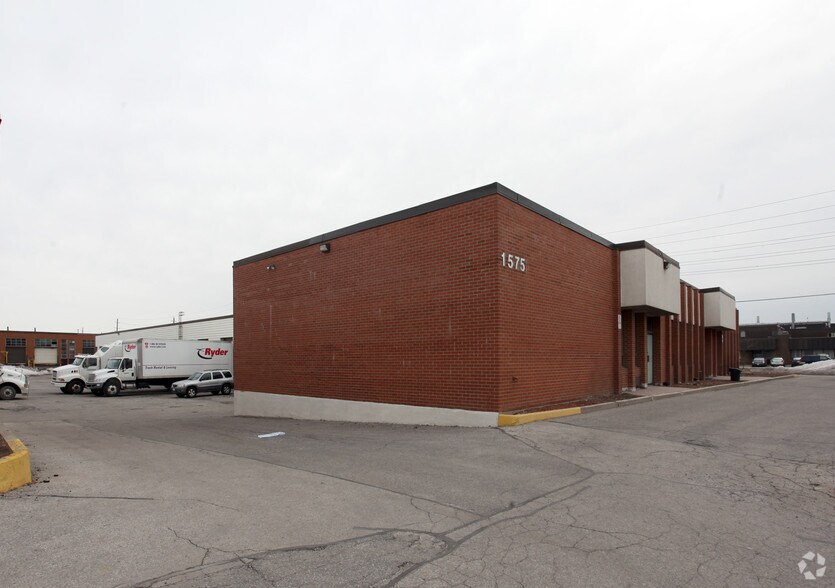 More Photos Of 1575 Sismet Rd, Mississauga Warehouse For Lease