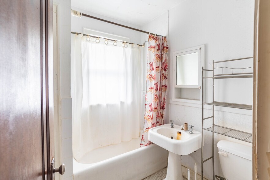 More Photos Of 146 157th St, Calumet City Apartments For Sale