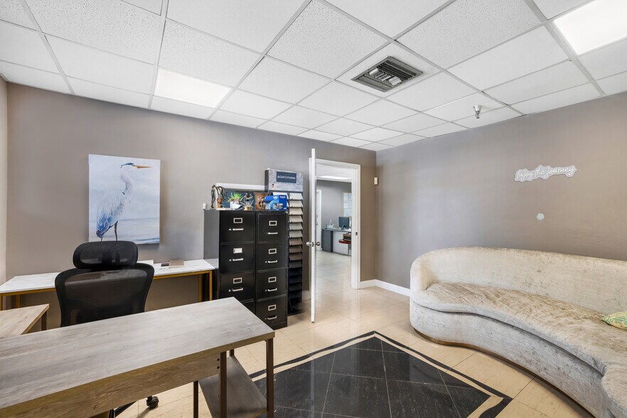 More Photos Of 7725 W 2nd Ct, Hialeah Warehouse For Sale