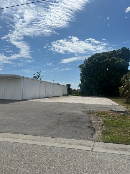 More Photos Of 1909 Whitfield Park Loop, Sarasota Manufacturing For Sale