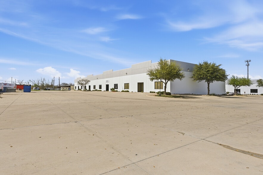 More Photos Of 3912 Gattis School Rd, Round Rock Warehouse For Lease