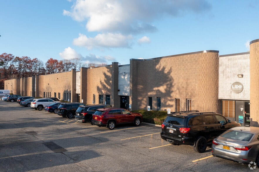More Photos Of 400 Oser Ave, Hauppauge Warehouse For Lease