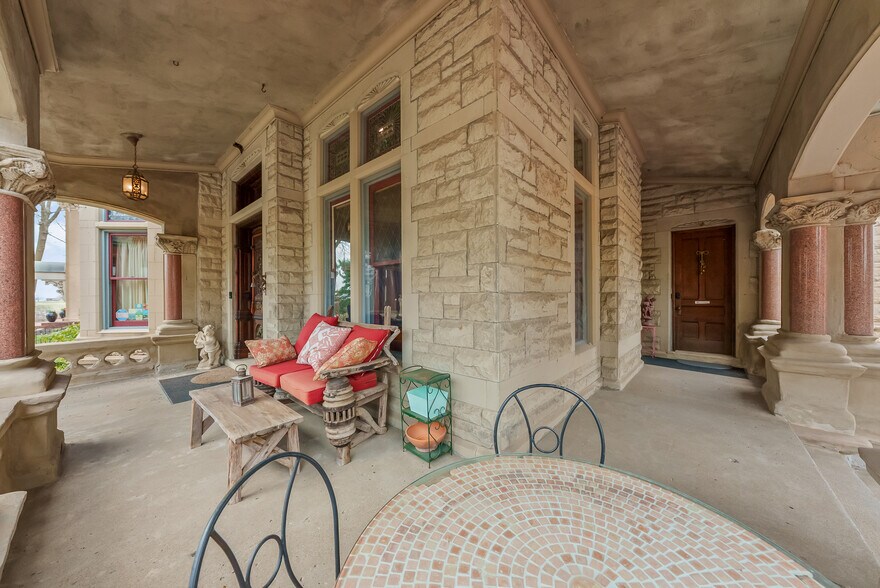 More Photos Of 809 Hall St, Saint Joseph Hospitality For Sale