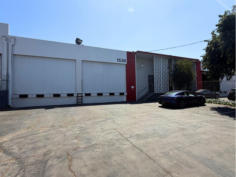 More Photos Of 1506-1550 N Knowles Ave, Los Angeles Warehouse For Lease