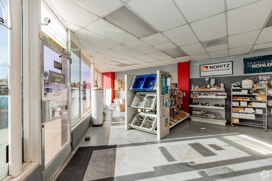 More Photos Of 8870-8878 La Mesa Blvd, La Mesa Storefront For Sale