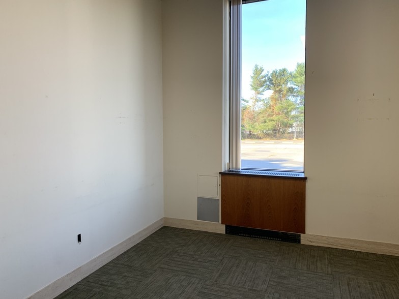 More Photos Of 4 Plaza Way, Fairhaven Bank For Lease