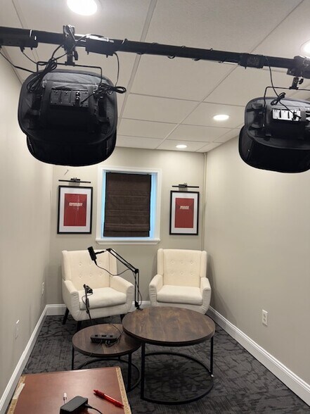More Photos Of 1917 Welsh Rd, Philadelphia Office For Sale