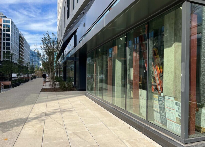 More Photos Of 300 M St NE, Washington Apartments For Lease