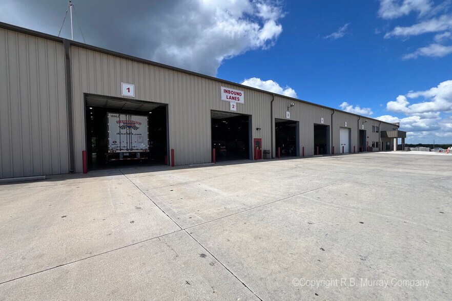 More Photos Of 2813 N Neergard Ave, Springfield Truck Terminal For Sale