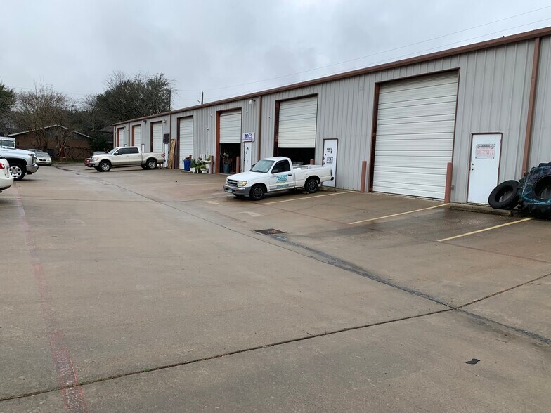 Primary Photo Of 221 Baker Rd, Houston Manufacturing For Lease