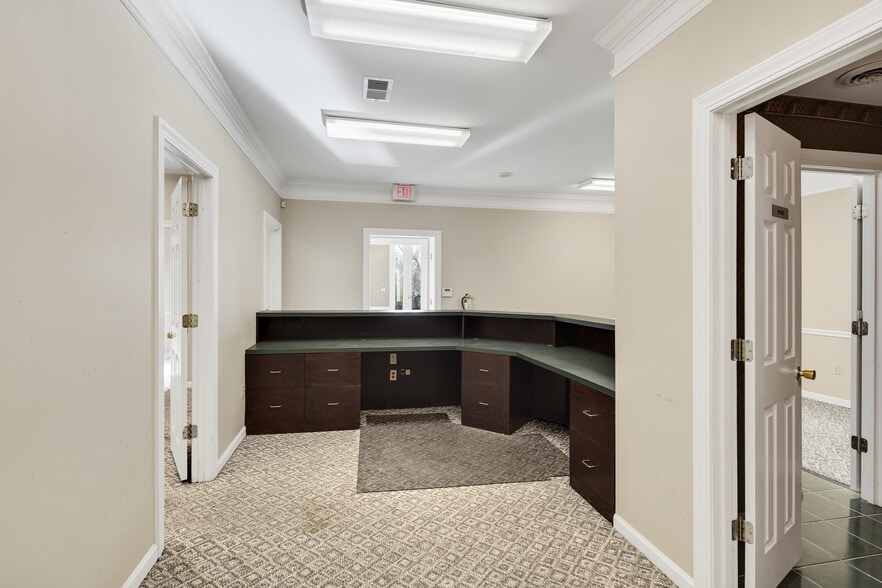 More Photos Of 6920 Oak Forest Dr, Olive Branch Loft Creative Space For Sale