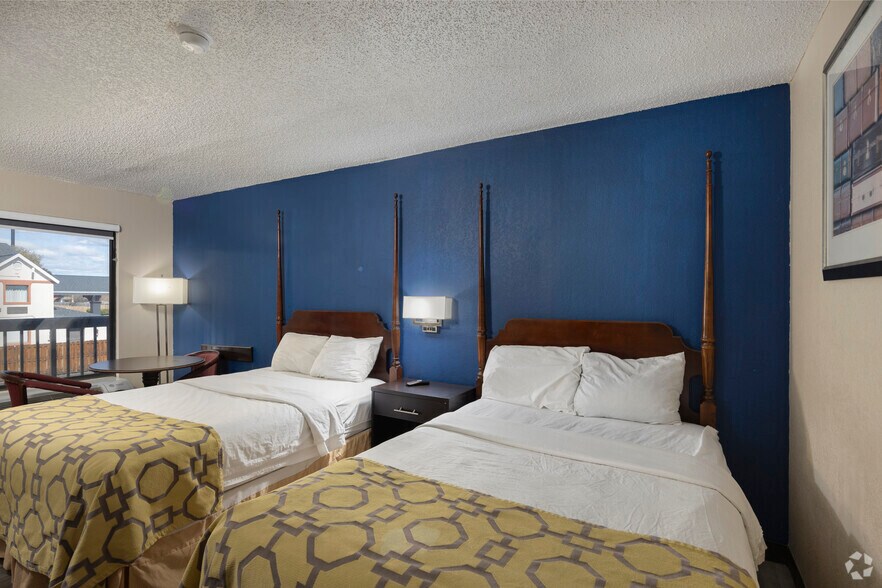 More Photos Of 1826 W Lucas St, Florence Hospitality For Sale