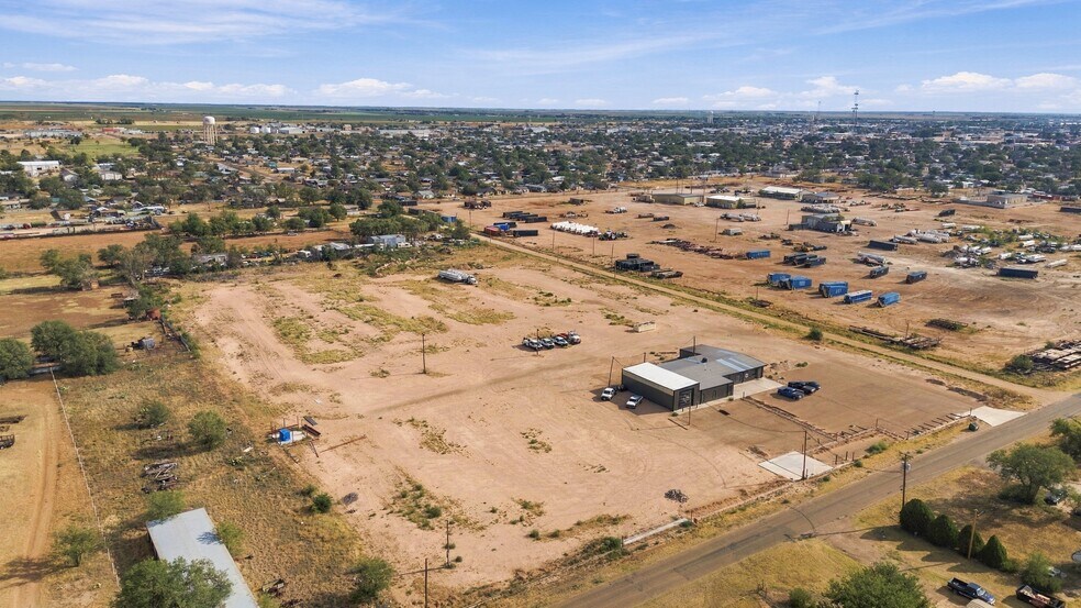 More Photos Of 1801 13th St, Levelland Light Distribution For Sale