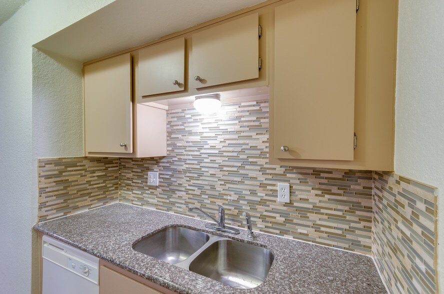 More Photos Of 601 E Coombs St, Alvin Apartments For Sale