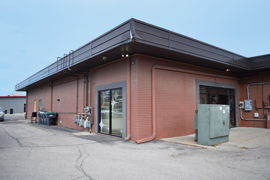 More Photos Of 1725 E Douglas Ave, Wichita Loft Creative Space For Lease