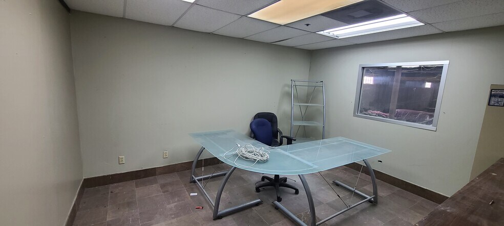 More Photos Of 2120 Vanco Dr, Irving Distribution For Lease