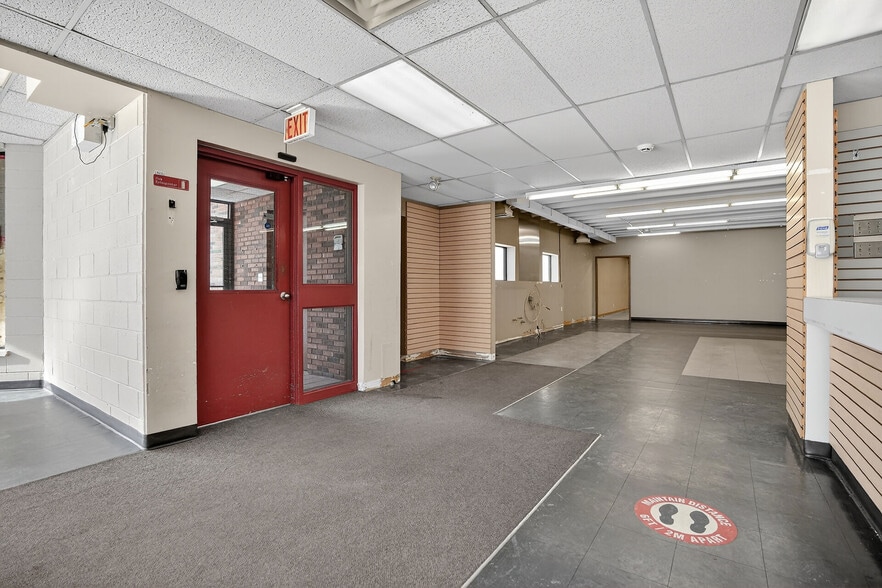 More Photos Of 812 Dundas St, London Freestanding For Sale