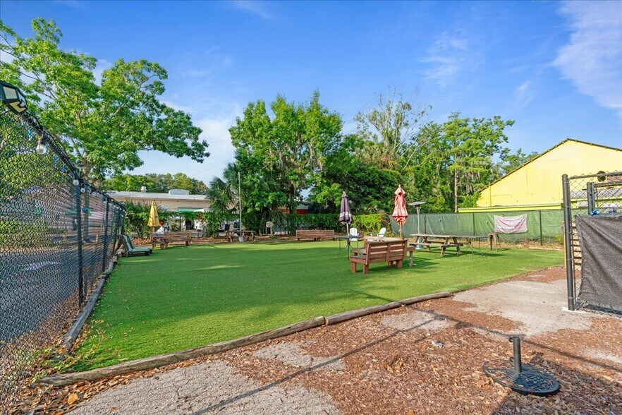 More Photos Of 514 N Main St, Gainesville Service For Lease