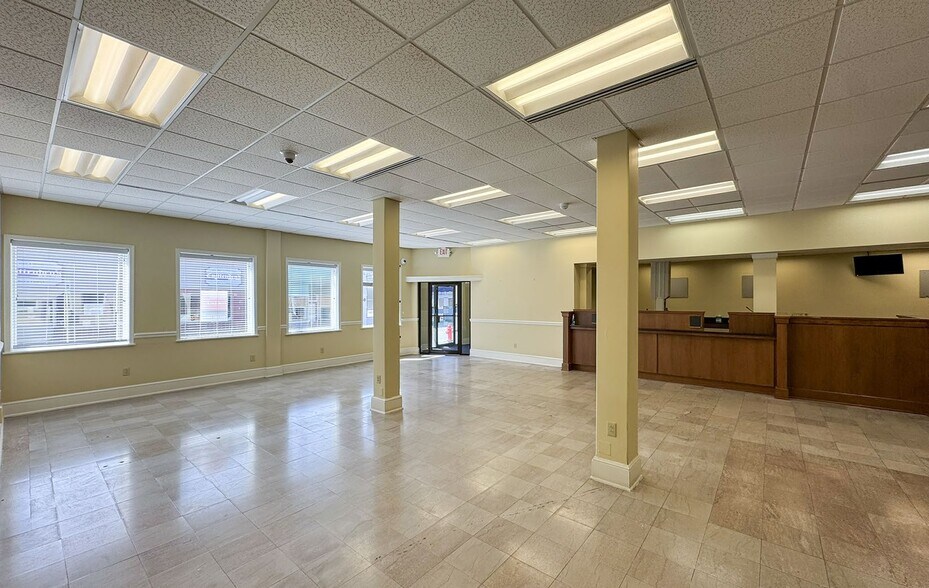 More Photos Of 116 W Carolina Ave, Crewe Bank For Sale