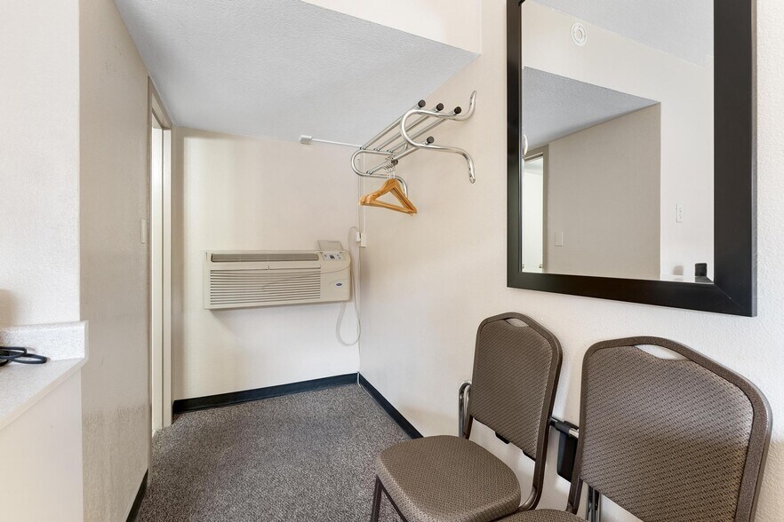 More Photos Of 150 N Lake Powell Blvd, Page Hotel For Sale