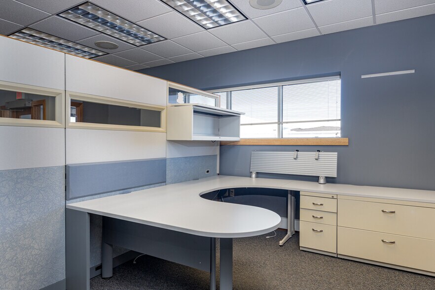 More Photos Of 927 E Main St, Winneconne Office For Sale