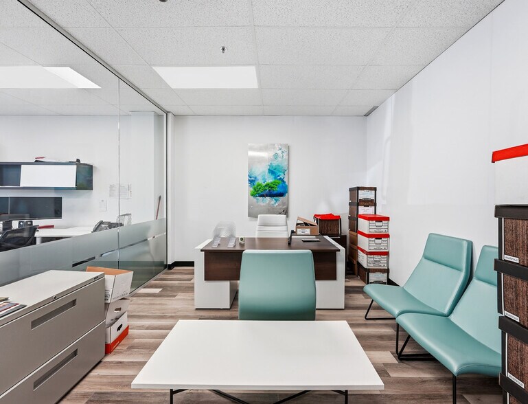 More Photos Of 2700 Boul des Entreprises, Terrebonne Office For Lease