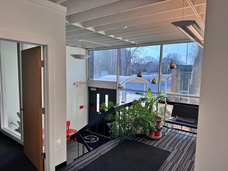 More Photos Of 333 Locust St, Rockford Office For Sale