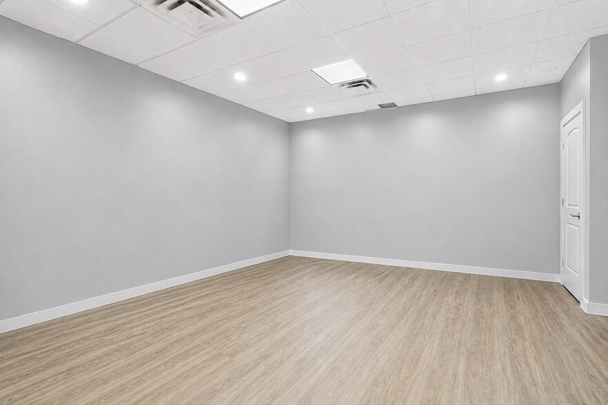 More Photos Of 4714 Shavano Oak, San Antonio Light Distribution For Lease