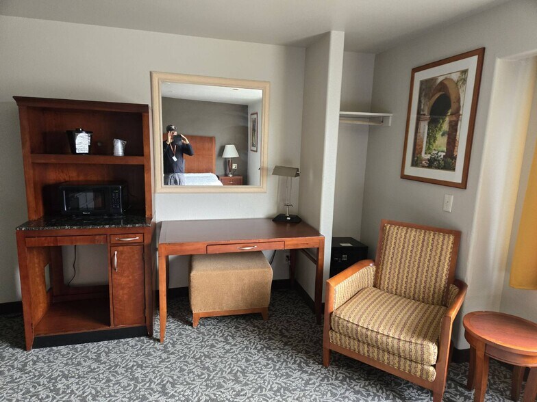 More Photos Of 8350 Razorback Rd, Colorado Springs Hotel For Sale