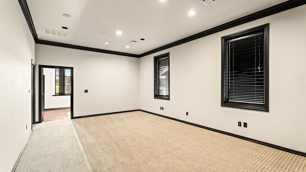More Photos Of 14000 N Western Ave, Edmond Office For Sale