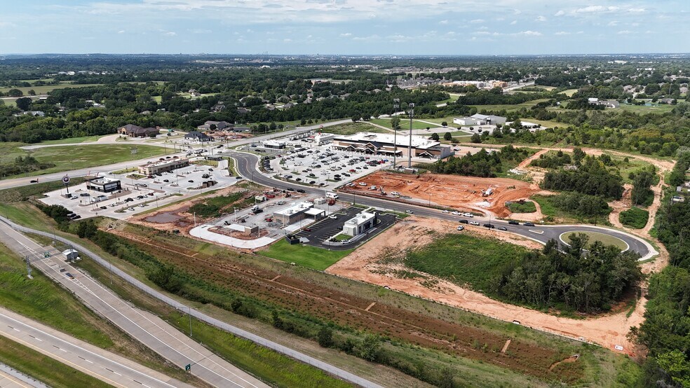 More Photos Of 5200 S Aspen Ave, Broken Arrow Storefront For Lease