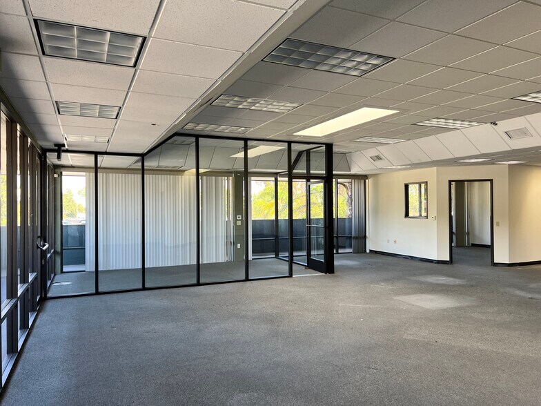 More Photos Of 321 N Aviador St, Camarillo Light Manufacturing For Lease
