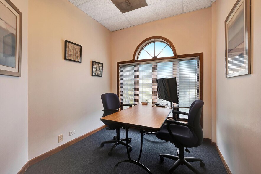 More Photos Of 386 Pennsylvania Ave, Glen Ellyn Medical For Lease