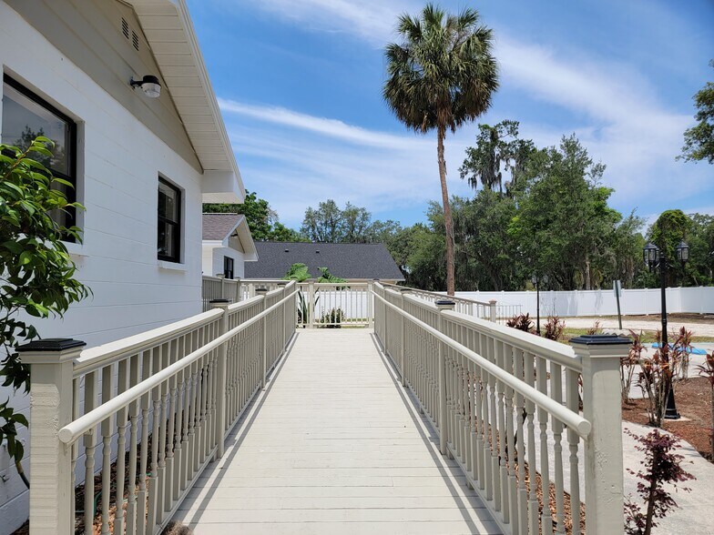 More Photos Of 1107 Lithia Pinecrest Rd, Brandon Office For Lease