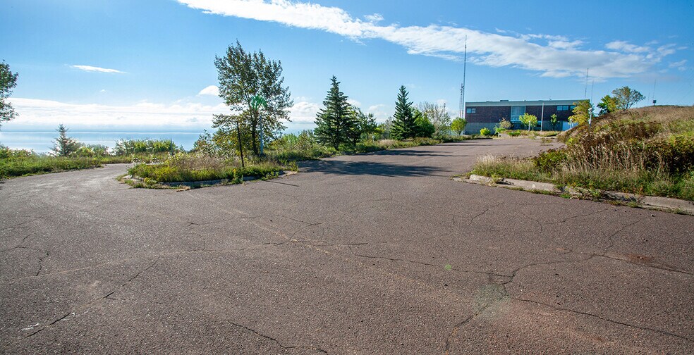 More Photos Of 802 E Central Entrance, Duluth Schools For Lease