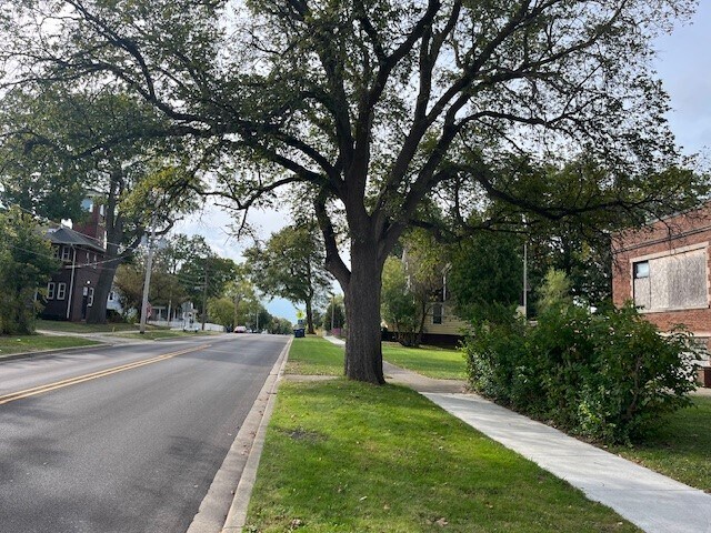 More Photos Of 574 S McAlister Ave, Waukegan Schools For Sale