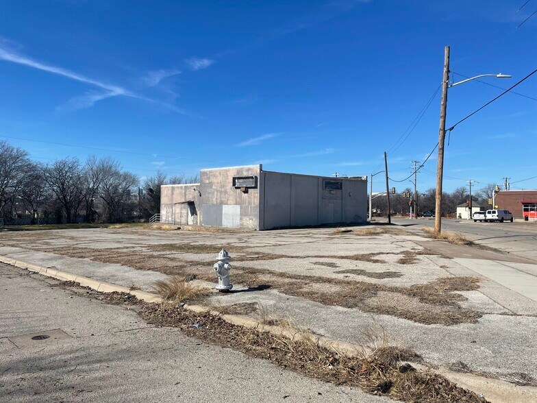 More Photos Of 804 Nashville Ave, Fort Worth Freestanding For Sale