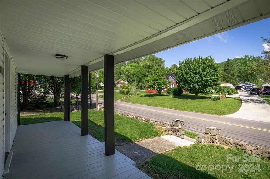 More Photos Of 390 E Main St, Old Fort Office For Sale