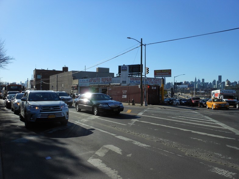 More Photos Of 3421 Greenpoint Ave, Long Island City Service For Lease