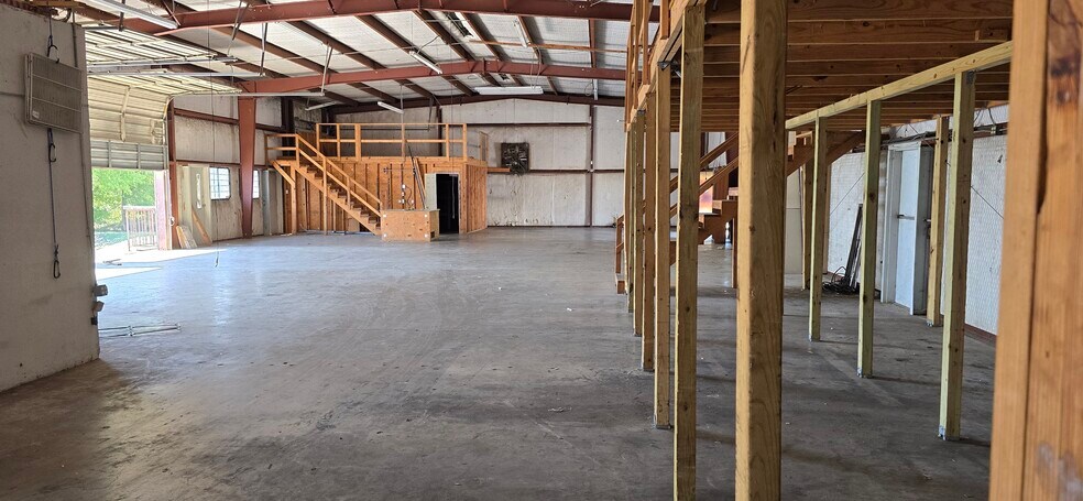 More Photos Of 800 Brandi Ln, Round Rock Warehouse For Sale
