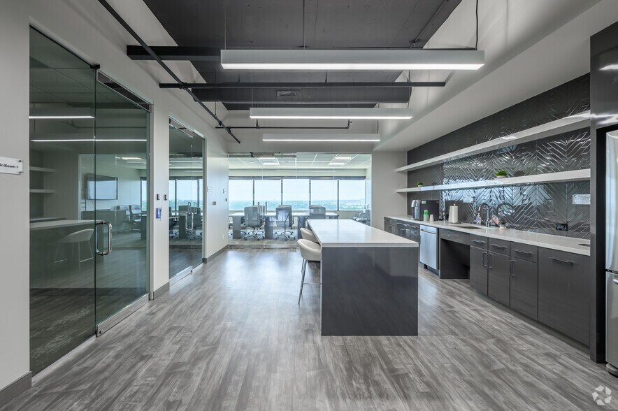 More Photos Of 8111 Lyndon B Johnson Fwy, Dallas Office For Lease