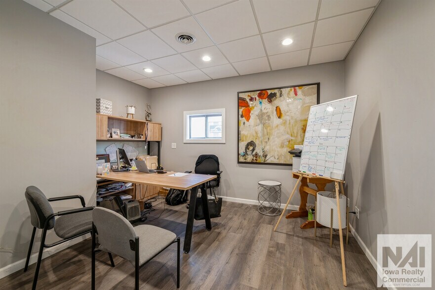 More Photos Of 1105 Hawkeye Dr, Hiawatha Industrial For Lease