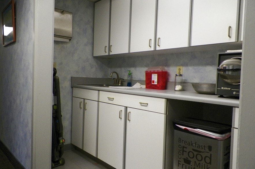 More Photos Of 1524 Atwood Ave, Johnston Medical For Sale