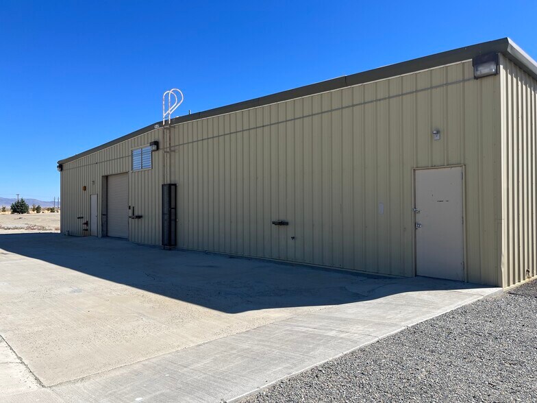 More Photos Of 2 S Maine Ave, Hawthorne Warehouse For Lease