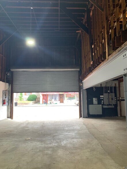 More Photos Of 367 Somerset St, North Plainfield Warehouse For Lease